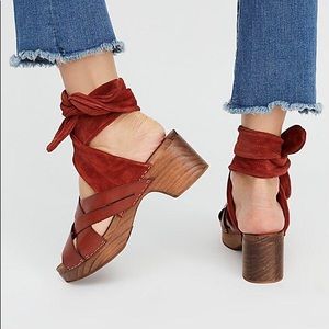Free People Emmy Wrap Clog Size 8.5